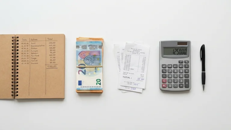 Fünf Schritte zum Kassenbuch führen – vom Anfangsbestand bis zum Tagesabschluss